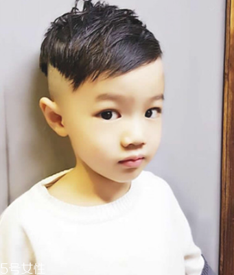 2022小男孩發(fā)型圖片 2022小男孩發(fā)型短發(fā)潮流 2022小男孩發(fā)型圖片 2022小男孩發(fā)型短發(fā)潮流