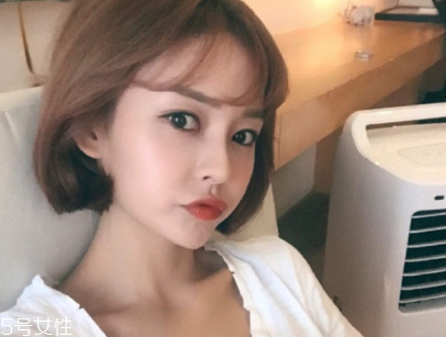 戴眼鏡的女生適合什么發(fā)型 女生戴眼鏡好看的發(fā)型 戴眼鏡的女生適合什么發(fā)型 女生戴眼鏡好看的發(fā)型