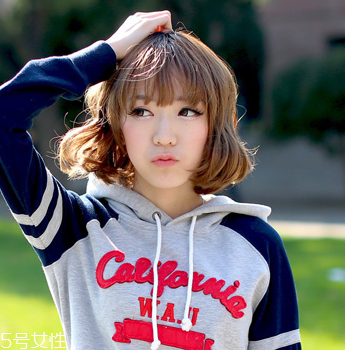 戴眼鏡的女生適合什么發(fā)型 女生戴眼鏡好看的發(fā)型 戴眼鏡的女生適合什么發(fā)型 女生戴眼鏡好看的發(fā)型