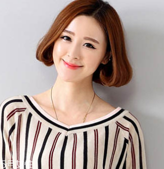 戴眼鏡的女生適合什么發(fā)型 女生戴眼鏡好看的發(fā)型 戴眼鏡的女生適合什么發(fā)型 女生戴眼鏡好看的發(fā)型