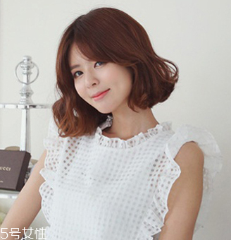 戴眼鏡的女生適合什么發(fā)型 女生戴眼鏡好看的發(fā)型 戴眼鏡的女生適合什么發(fā)型 女生戴眼鏡好看的發(fā)型