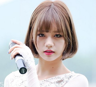 戴眼鏡的女生適合什么發(fā)型 女生戴眼鏡好看的發(fā)型 戴眼鏡的女生適合什么發(fā)型 女生戴眼鏡好看的發(fā)型