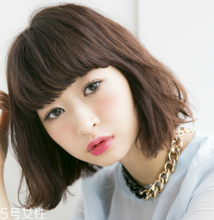 戴眼鏡的女生適合什么發(fā)型 女生戴眼鏡好看的發(fā)型 戴眼鏡的女生適合什么發(fā)型 女生戴眼鏡好看的發(fā)型