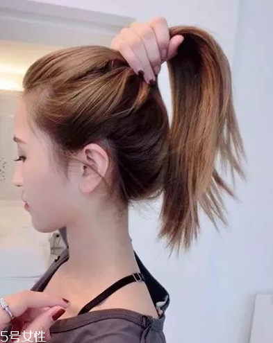 圓臉丸子頭怎么扎好看 圓臉怎么扎丸子頭 圓臉丸子頭怎么扎好看 圓臉怎么扎丸子頭