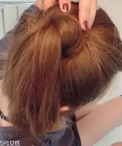 圓臉丸子頭怎么扎好看 圓臉怎么扎丸子頭 圓臉丸子頭怎么扎好看 圓臉怎么扎丸子頭