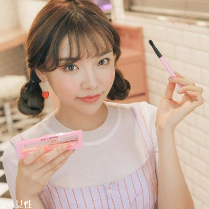 圓臉丸子頭怎么扎好看 圓臉怎么扎丸子頭 圓臉丸子頭怎么扎好看 圓臉怎么扎丸子頭