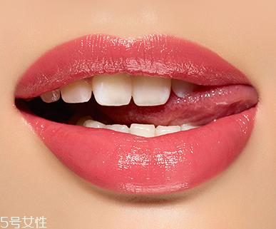 口紅會(huì)傳染艾滋病嗎？口紅里會(huì)有艾滋病毒嗎？