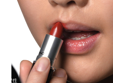 口紅對胎兒有影響嗎？涂口紅胎兒會畸形嗎？