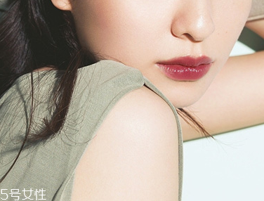 口紅弄到墻上怎么去掉？墻上口紅印怎么去掉？