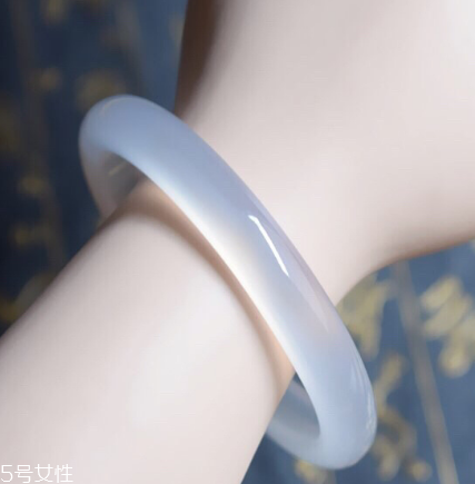 玉髓手鐲一般多少錢？玉髓手鐲市場價格