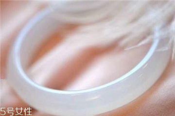 玉髓手鐲一般多少錢？玉髓手鐲市場價格