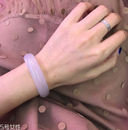 玉髓手鐲什么顏色好？玉髓手鐲顏色推薦