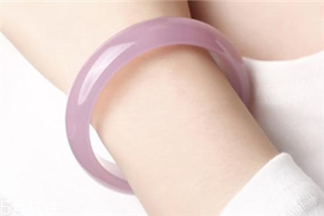 玉髓手鐲戴哪只手？玉髓手鐲戴左手還是右手？