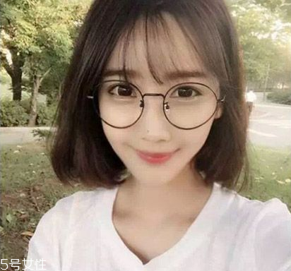 齊劉海怎么變空氣劉海 齊劉海變空氣劉海圖解 齊劉海怎么變空氣劉海 齊劉海變空氣劉海圖解