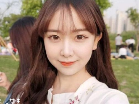 齊劉海怎么變空氣劉海 齊劉海變空氣劉海圖解 齊劉海怎么變空氣劉海 齊劉海變空氣劉海圖解