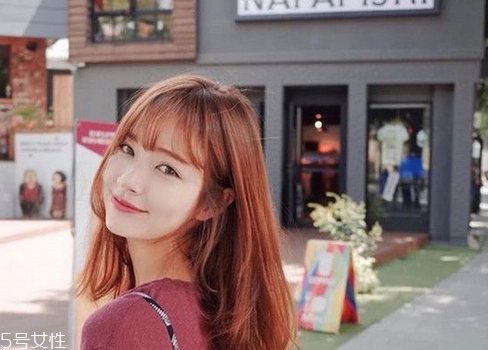 齊劉海怎么變空氣劉海 齊劉海變空氣劉海圖解 齊劉海怎么變空氣劉海 齊劉海變空氣劉海圖解