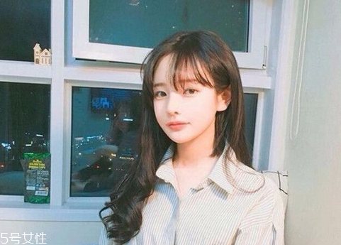 齊劉海怎么變空氣劉海 齊劉海變空氣劉海圖解 齊劉海怎么變空氣劉海 齊劉海變空氣劉海圖解