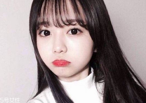 齊劉海怎么變空氣劉海 齊劉海變空氣劉海圖解 齊劉海怎么變空氣劉海 齊劉海變空氣劉海圖解