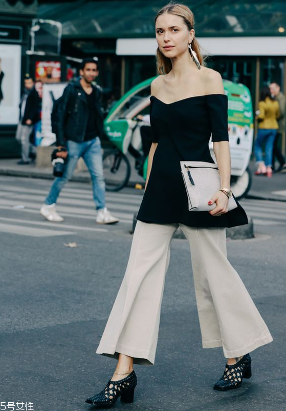 一字肩上衣怎么搭配 穿一字肩穿什么內(nèi)衣 一字肩上衣怎么搭配 穿一字肩穿什么內(nèi)衣