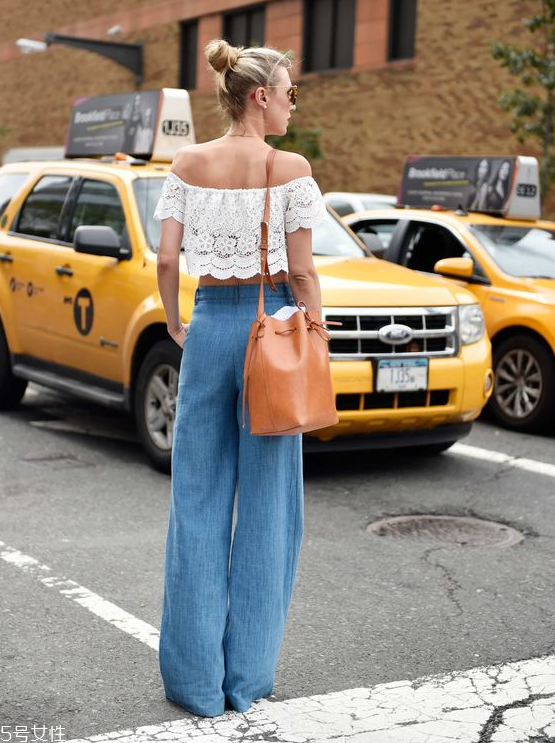 一字肩上衣怎么搭配 穿一字肩穿什么內(nèi)衣 一字肩上衣怎么搭配 穿一字肩穿什么內(nèi)衣