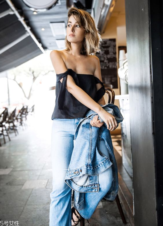 一字肩上衣怎么搭配 穿一字肩穿什么內(nèi)衣 一字肩上衣怎么搭配 穿一字肩穿什么內(nèi)衣