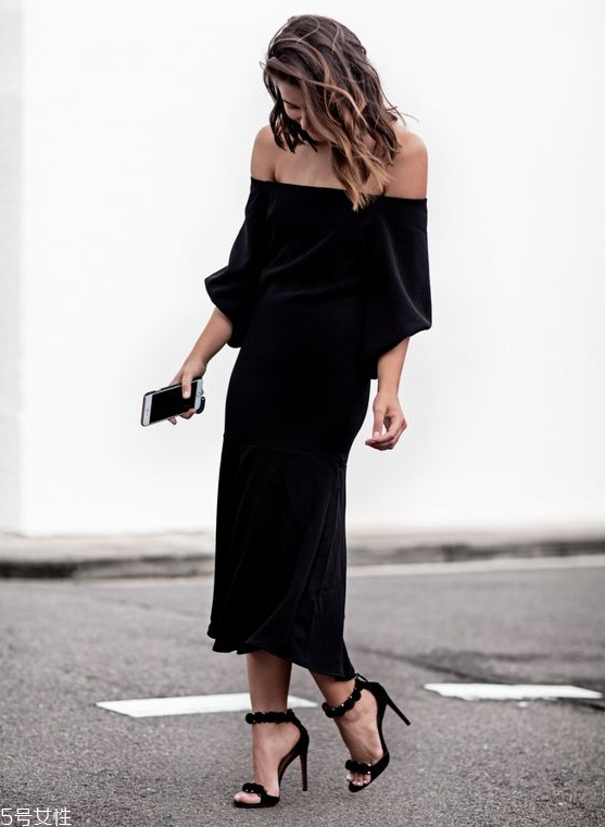 一字肩上衣怎么搭配 穿一字肩穿什么內(nèi)衣 一字肩上衣怎么搭配 穿一字肩穿什么內(nèi)衣