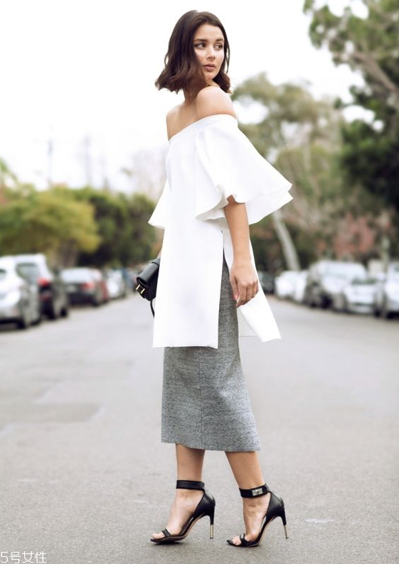 一字肩上衣怎么搭配 穿一字肩穿什么內(nèi)衣 一字肩上衣怎么搭配 穿一字肩穿什么內(nèi)衣