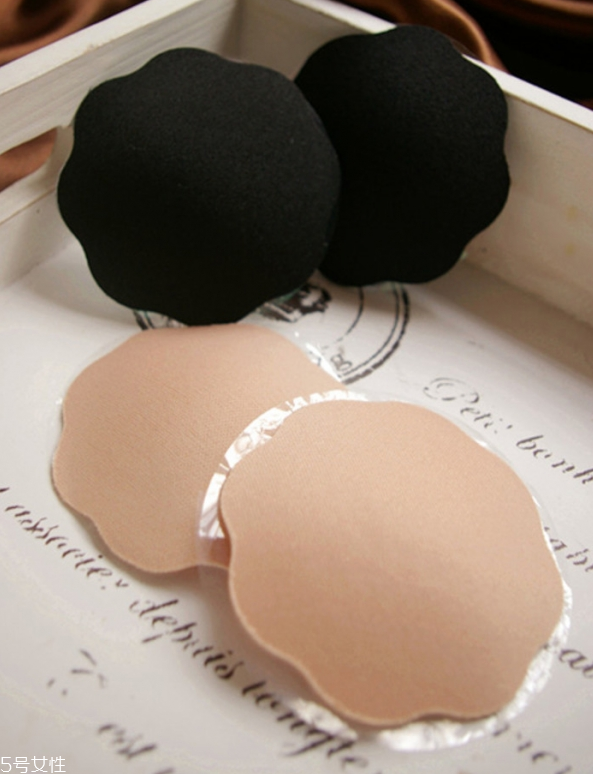 一字肩上衣怎么搭配 穿一字肩穿什么內(nèi)衣 一字肩上衣怎么搭配 穿一字肩穿什么內(nèi)衣