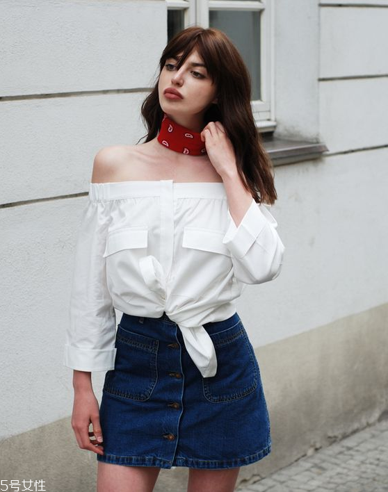 一字肩上衣怎么搭配 穿一字肩穿什么內(nèi)衣 一字肩上衣怎么搭配 穿一字肩穿什么內(nèi)衣