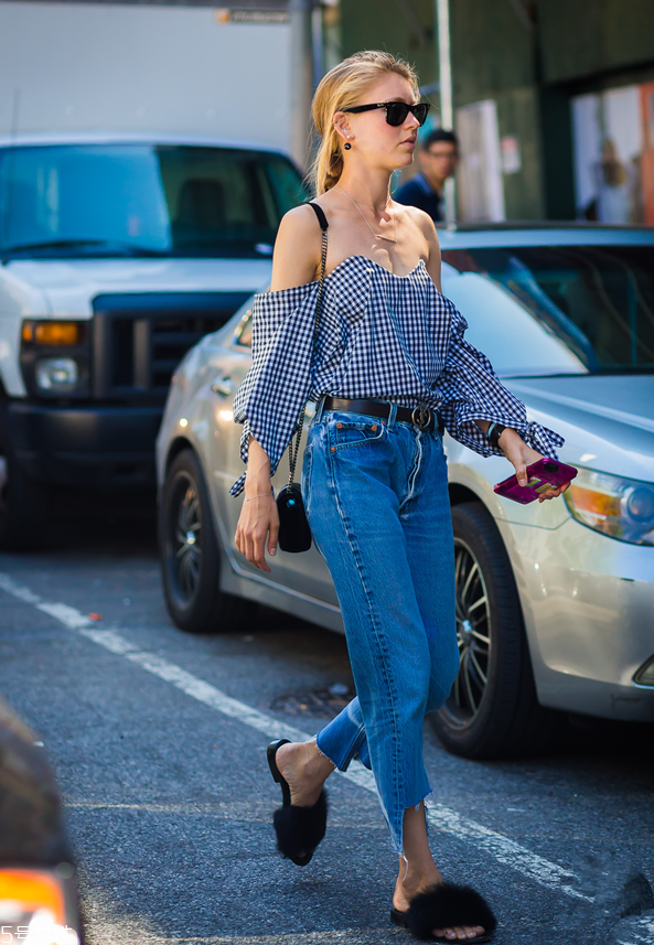 一字肩上衣怎么搭配 穿一字肩穿什么內(nèi)衣 一字肩上衣怎么搭配 穿一字肩穿什么內(nèi)衣