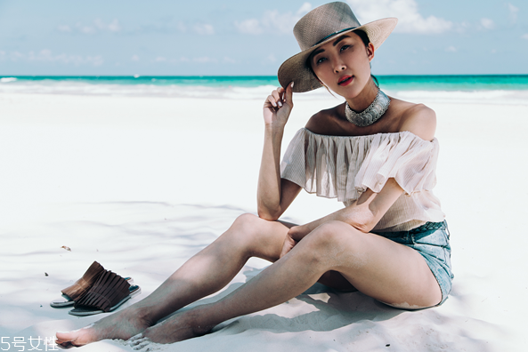 一字肩上衣怎么搭配 穿一字肩穿什么內(nèi)衣 一字肩上衣怎么搭配 穿一字肩穿什么內(nèi)衣