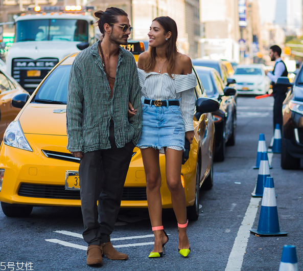 一字肩上衣怎么搭配 穿一字肩穿什么內(nèi)衣 一字肩上衣怎么搭配 穿一字肩穿什么內(nèi)衣