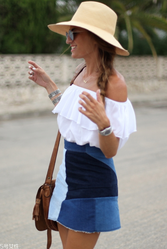 一字肩上衣怎么搭配 穿一字肩穿什么內(nèi)衣 一字肩上衣怎么搭配 穿一字肩穿什么內(nèi)衣