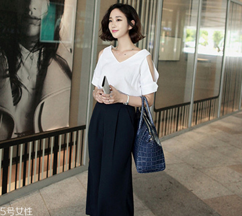 一字肩上衣怎么搭配 穿一字肩穿什么內(nèi)衣 一字肩上衣怎么搭配 穿一字肩穿什么內(nèi)衣