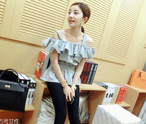 一字肩上衣怎么搭配 穿一字肩穿什么內(nèi)衣 一字肩上衣怎么搭配 穿一字肩穿什么內(nèi)衣