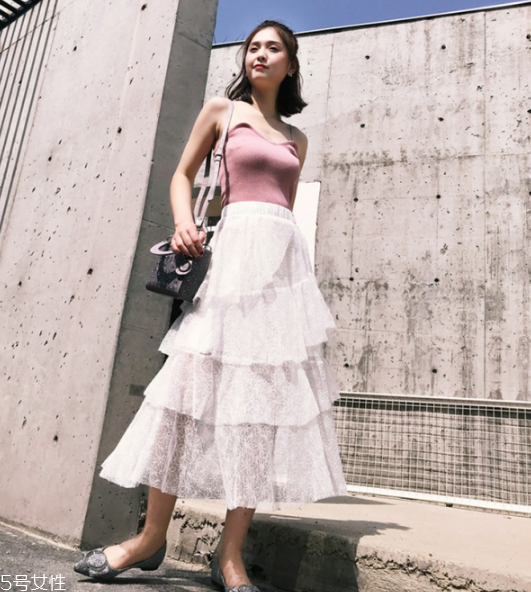 蛋糕裙適合什么人穿 蛋糕裙搭配什么上衣 蛋糕裙適合什么人穿 蛋糕裙搭配什么上衣