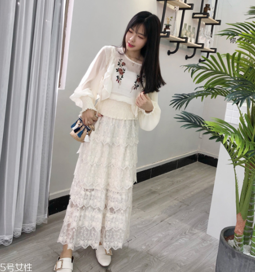 蛋糕裙適合什么人穿 蛋糕裙搭配什么上衣 蛋糕裙適合什么人穿 蛋糕裙搭配什么上衣