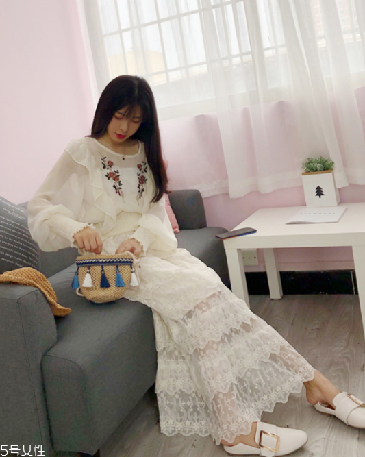 蛋糕裙適合什么人穿 蛋糕裙搭配什么上衣 蛋糕裙適合什么人穿 蛋糕裙搭配什么上衣