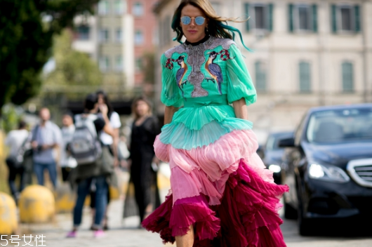 蛋糕裙適合什么人穿 蛋糕裙搭配什么上衣 蛋糕裙適合什么人穿 蛋糕裙搭配什么上衣