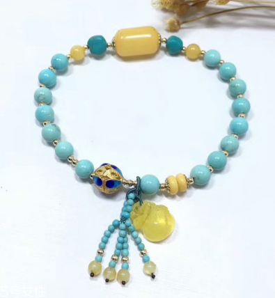 綠松石可以戴著洗澡嗎？綠松石手串洗澡要摘嗎？