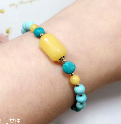 綠松石可以戴著洗澡嗎？綠松石手串洗澡要摘嗎？