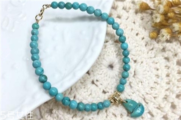 綠松石可以戴著洗澡嗎？綠松石手串洗澡要摘嗎？