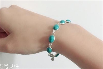 綠松石發(fā)黃怎么回事？綠松石手串發(fā)黃了怎么處理？