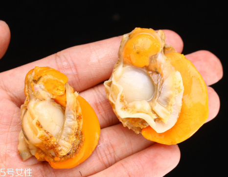 扇貝肉哪里不能吃？扇貝的月牙紅可以吃嗎？