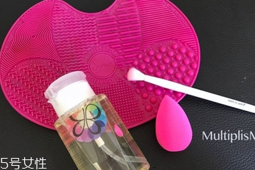 化妝刷清潔板怎么用？化妝刷清潔板使用方法