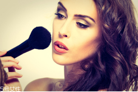 為什么化妝臉上癢 化妝后臉癢怎么回事 為什么化妝臉上癢 化妝后臉癢怎么回事