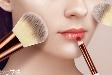 化妝刷能用橄欖油洗嗎？橄欖油怎么把化妝刷洗干凈？