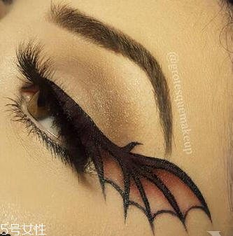 萬(wàn)圣節(jié)蝙蝠眼妝怎么畫(huà)？超簡(jiǎn)單的蝙蝠眼妝畫(huà)法