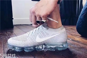 氣墊鞋發(fā)黃怎么清洗？氣墊鞋變黃了清洗辦法