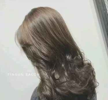 黑茶色怎么染？黑茶色染發(fā)配方